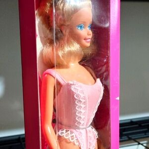 NWT Fun to Dress Barbie